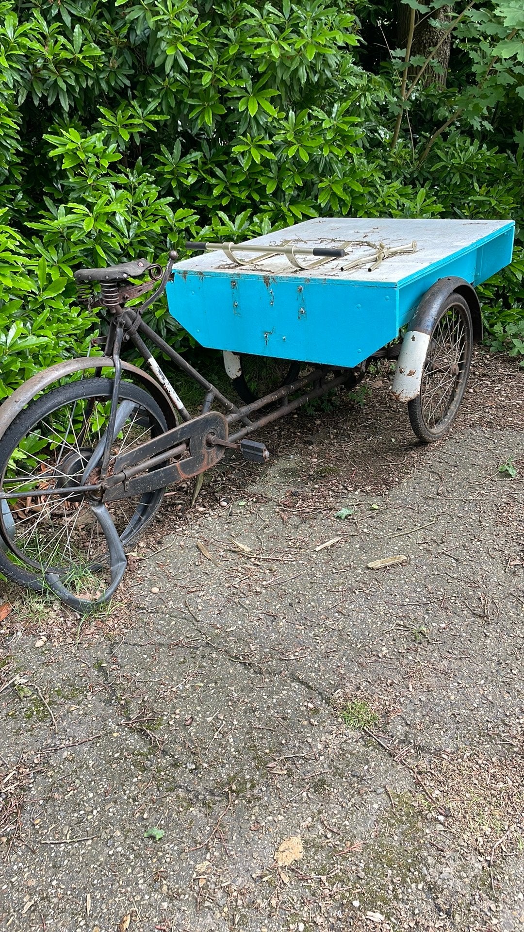 Twee oude bakfietsen met werk aan, Fietsen en Brommers, Ophalen, Gebruikt