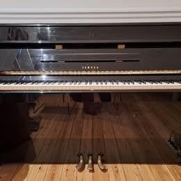 Piano droit YAMAHA M1J - Made in Japan - Très bon état, Ophalen, Gebruikt, Zwart, Piano