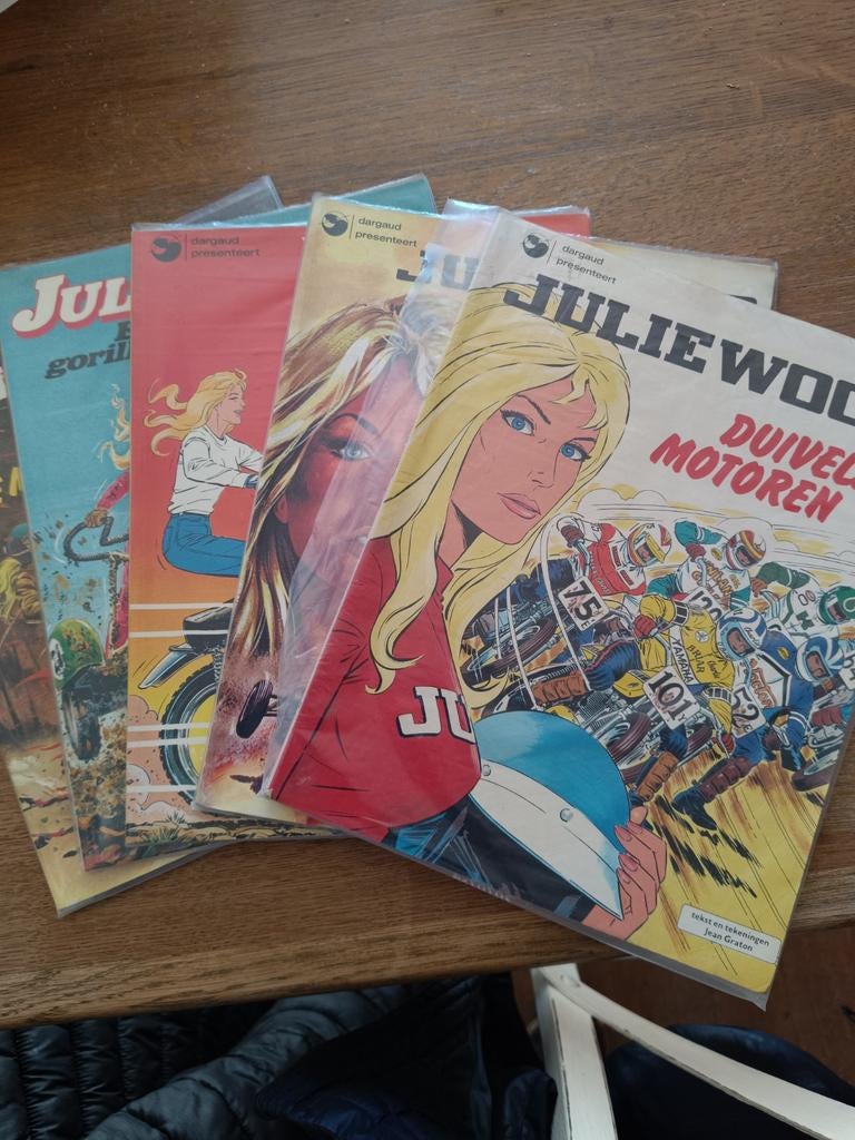 Jullie wood, Ophalen