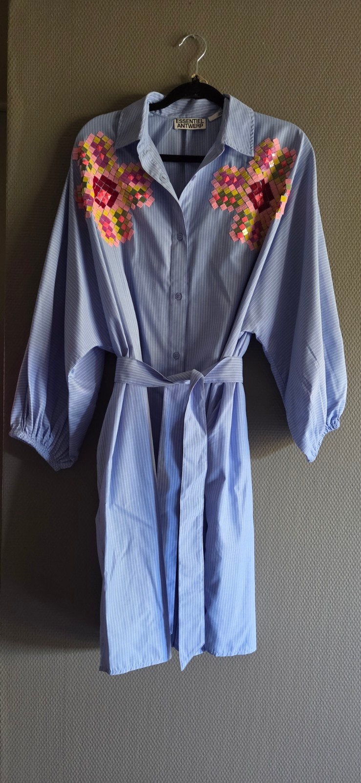 essentiel antwerp kleed S, Vêtements | Femmes, Pyjamas, Essentiel Antwerp, Enlèvement ou Envoi, Comme neuf, Taille 36 (S)