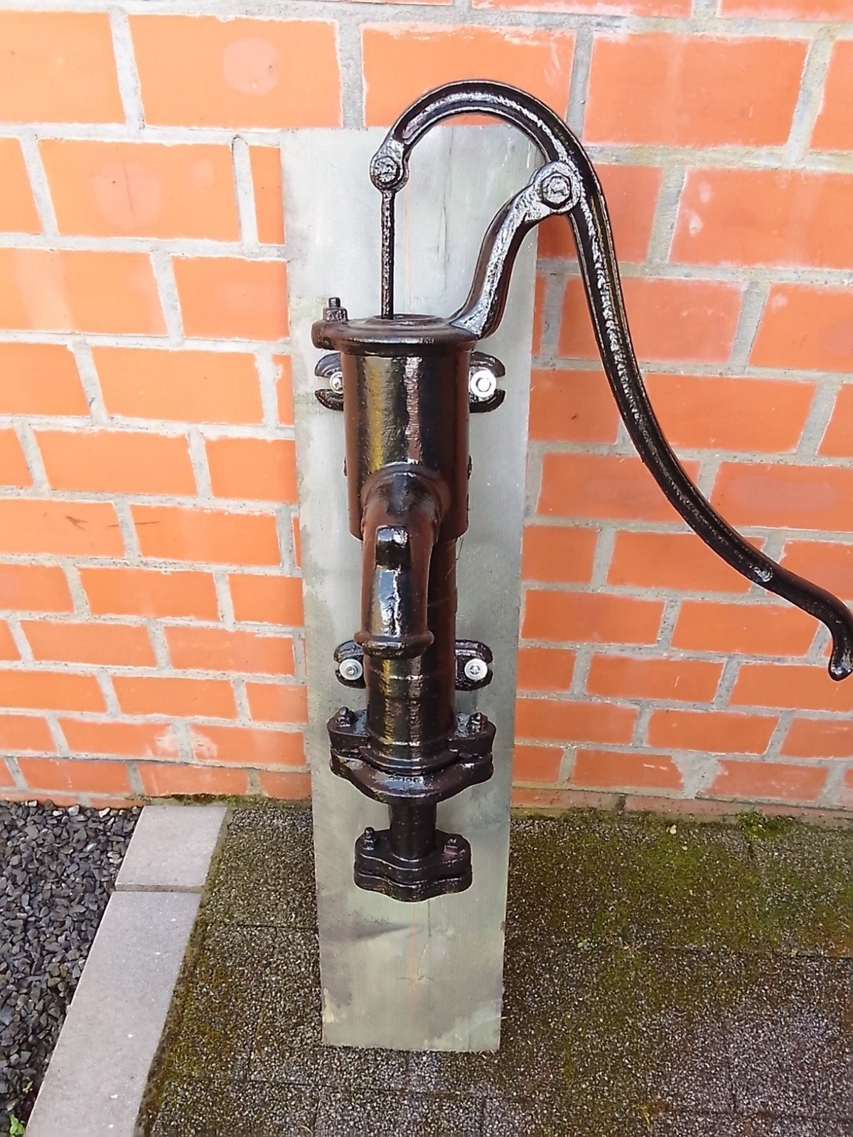 Waterpomp om grondwater of put water om hoog te pompen, Ophalen