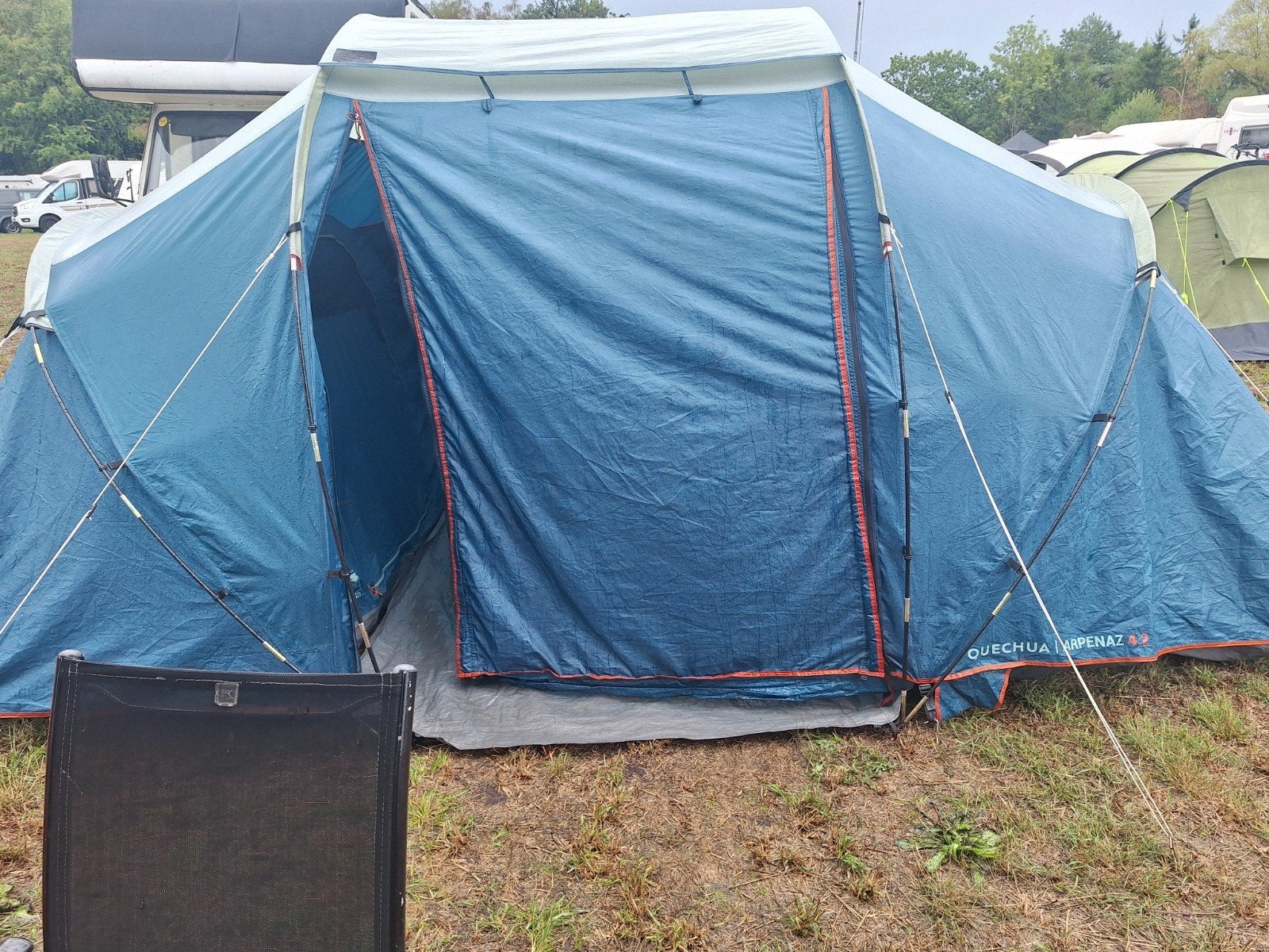 Grote tent Quechua Arpenaz 4.2 (4pers), Caravans en Kamperen, Tenten, Ophalen, Zo goed als nieuw, Tot en met 2
