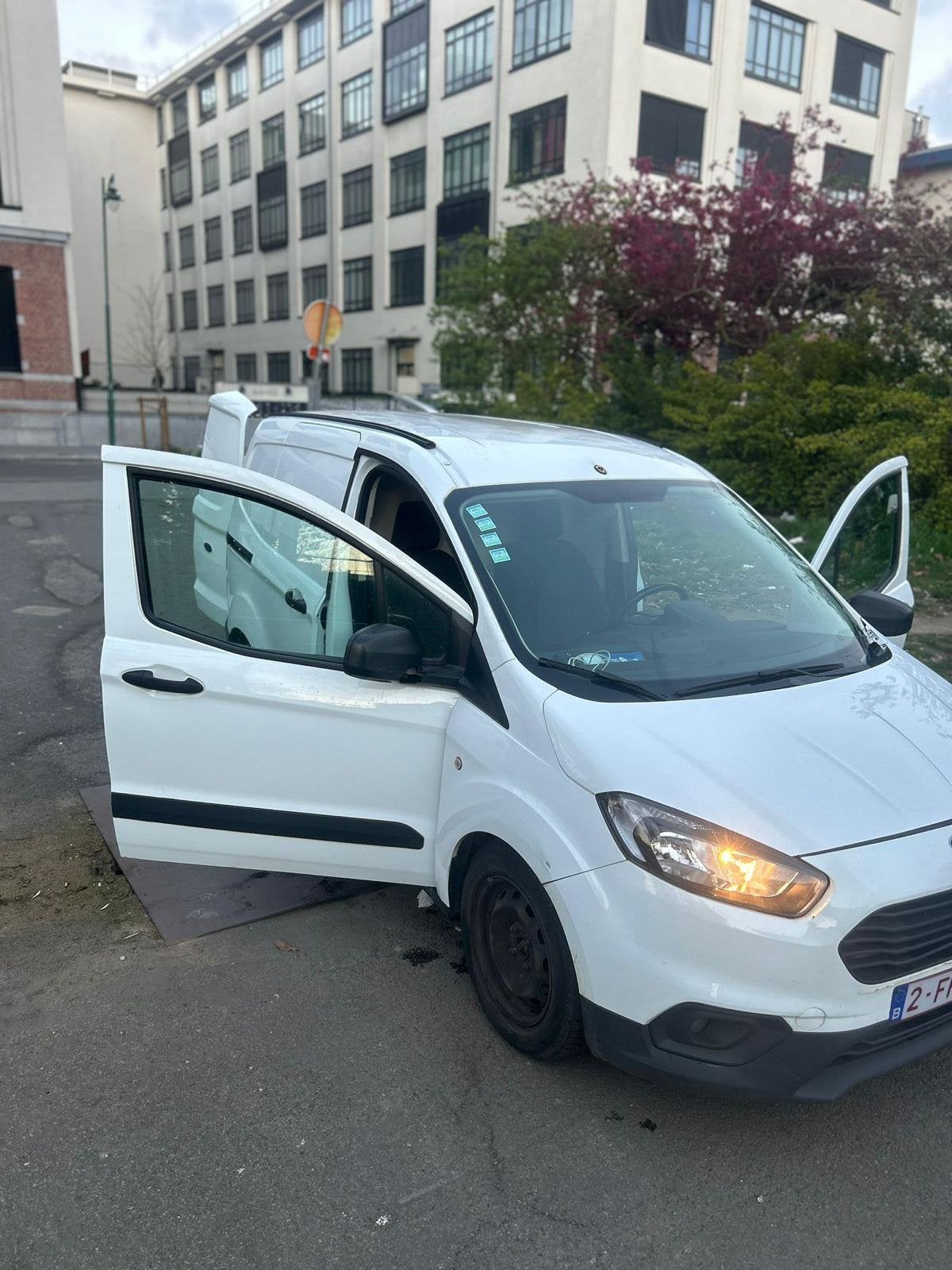 Ford transit courrier, Achat, Euro 6, Boîte manuelle, Autre carrosserie