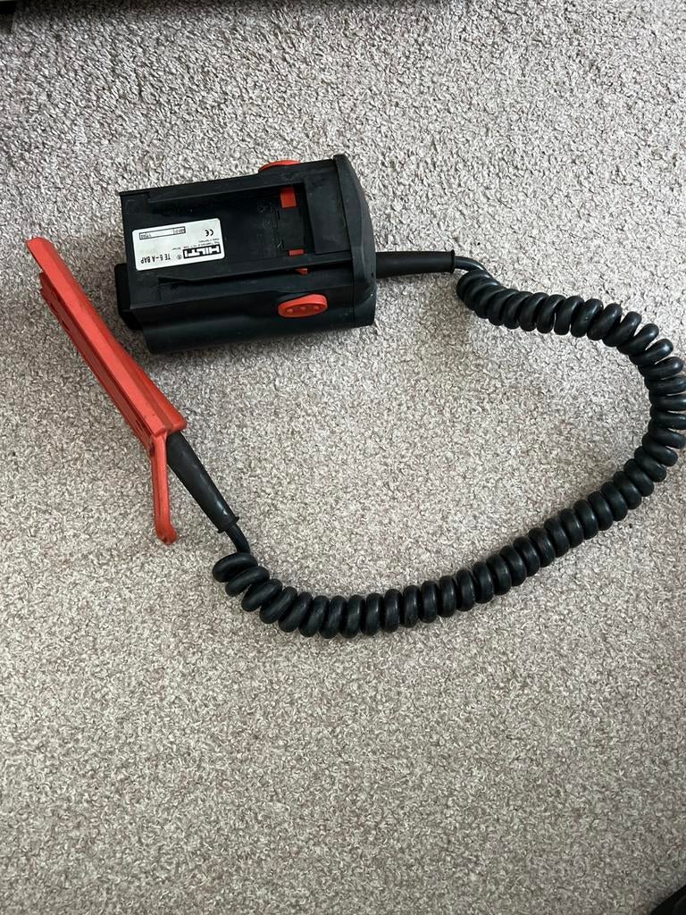 Adaptateur batterie Hilti, Enlèvement, Utilisé