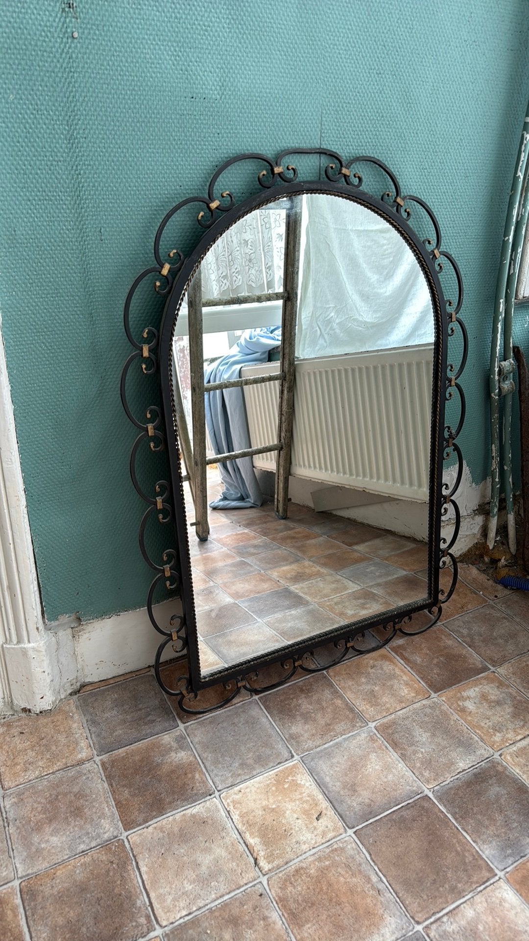 Miroir en fer forgé  88 cm de haut et 64 largeur, Enlèvement, 50 à 100 cm, Moins de 100 cm