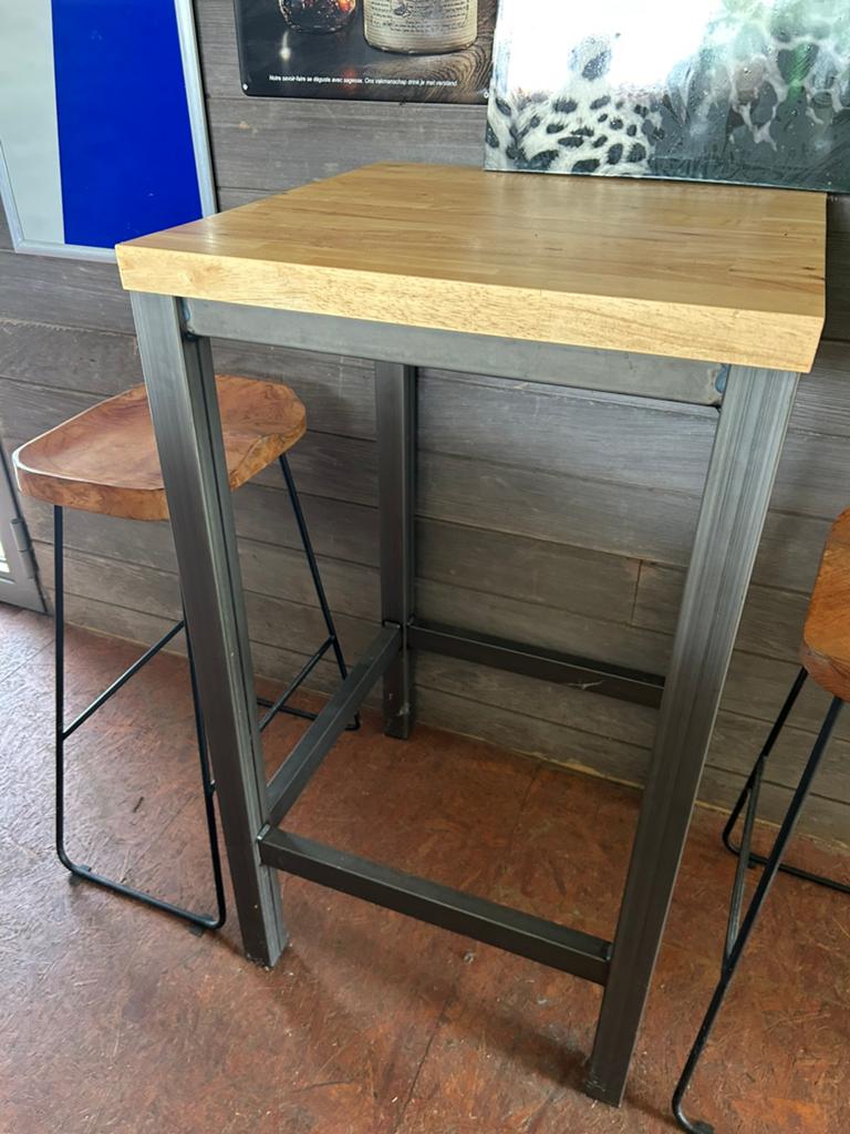 Hoge tafel vierkant, Ophalen, Zo goed als nieuw