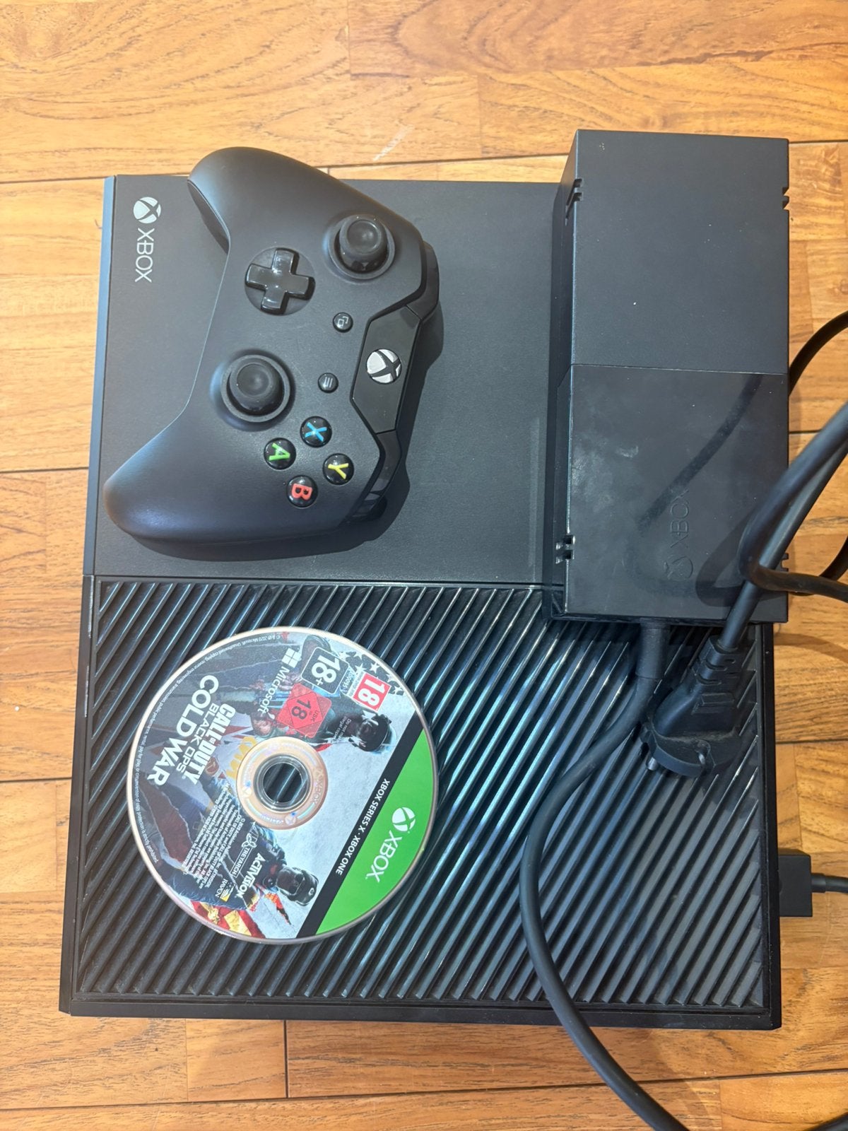 Xbox One Fat 1To + manette + Call of Duty Cold War + câbles, Games en Spelcomputers, Spelcomputers | Xbox One, Ophalen, Zo goed als nieuw