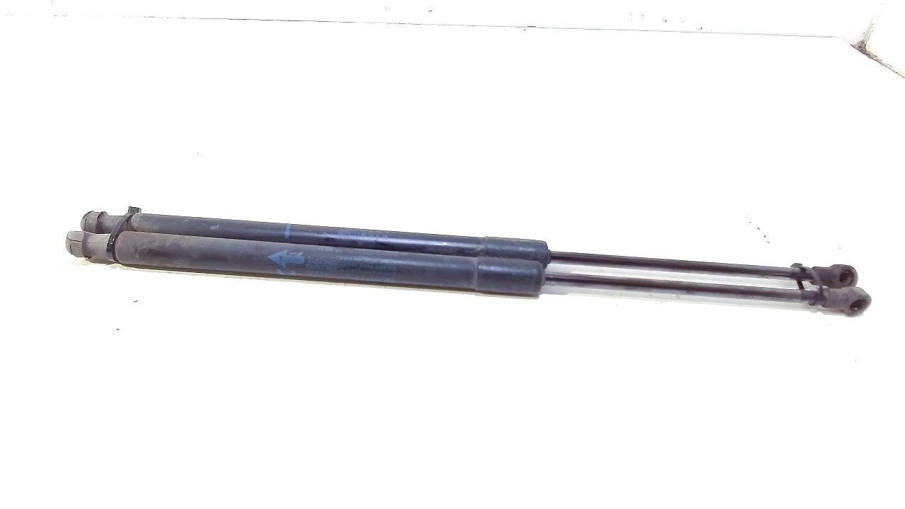 Gasdrukveerset achter Toyota Auris, Onderdelen@venauto.nl, Van der Ven Autorecycling B.V., Ettenseweg 76, 4706 PB Roosendaal, The Netherlands