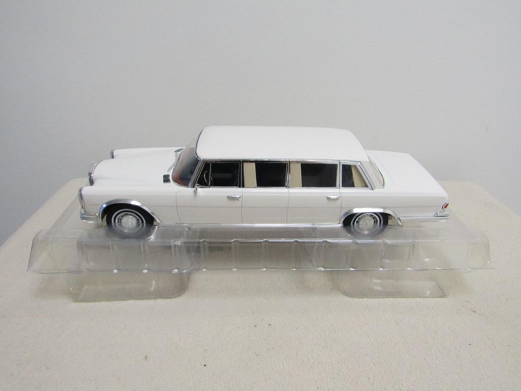 Mercedes  Pullman 600 ( W100 )  - MCG 1/18, Ophalen of Verzenden, Zo goed als nieuw, Auto, Overige merken