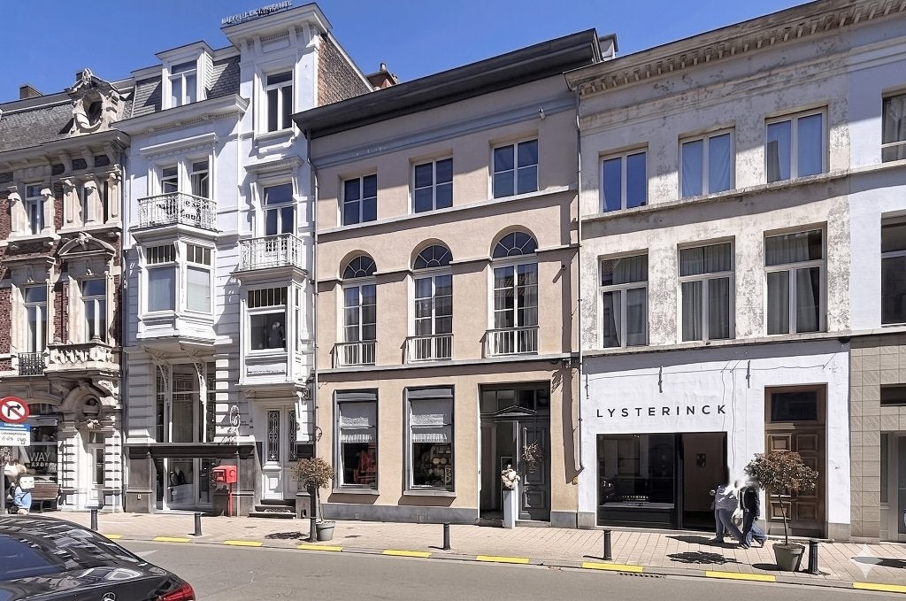 Gebouw met handelsgelijkvloers en twee appartementen in Gent, Habitation avec espace professionnel, 250 m², 297 kWh/m²/an, Gand