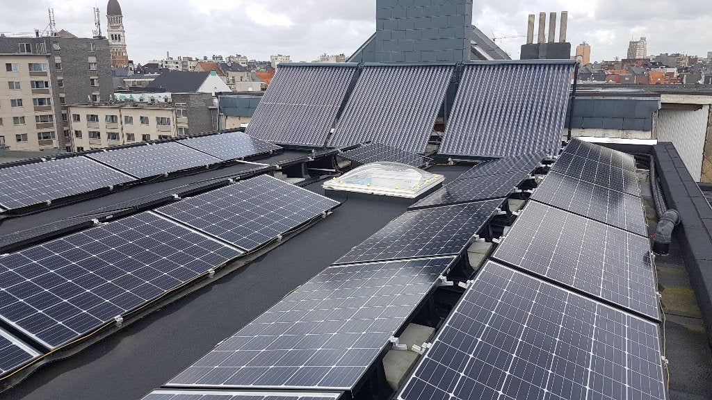Zonnepaneel installatie en 3 omvormers, Doe-het-zelf en Bouw, Zonnepanelen en Toebehoren, Ophalen of Verzenden, Gebruikt, Compleet systeem