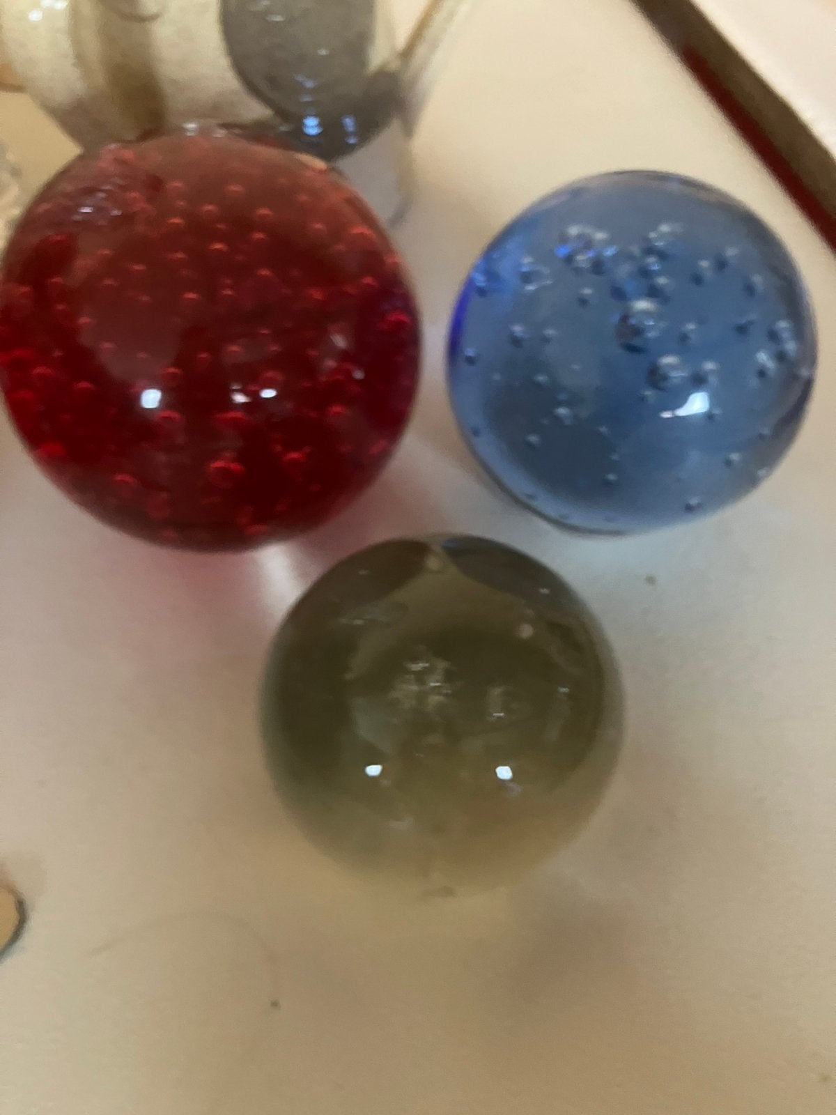 3 glazen bollen press-papiers, Ophalen