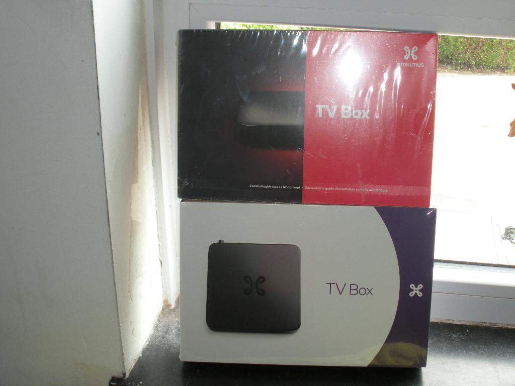 PROXIMUS TV BOX V7c/V7 Avec WiFi/Sans WiFi Et Ses Accessoir, Ophalen of Verzenden, Nieuw, Minder dan 2 meter, HDMI-kabel