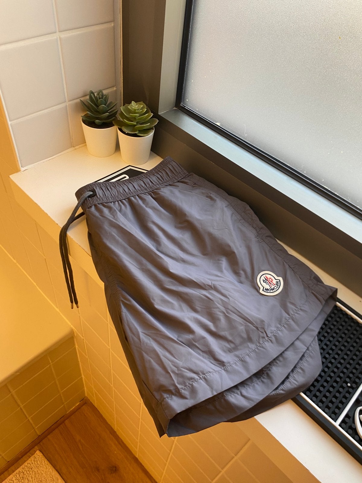 Moncler Grey Shorts Premium Look S, Kleding | Heren, Badmode en Zwemkleding, Ophalen, Maat 46 (S) of kleiner, Grijs, Zwemshort