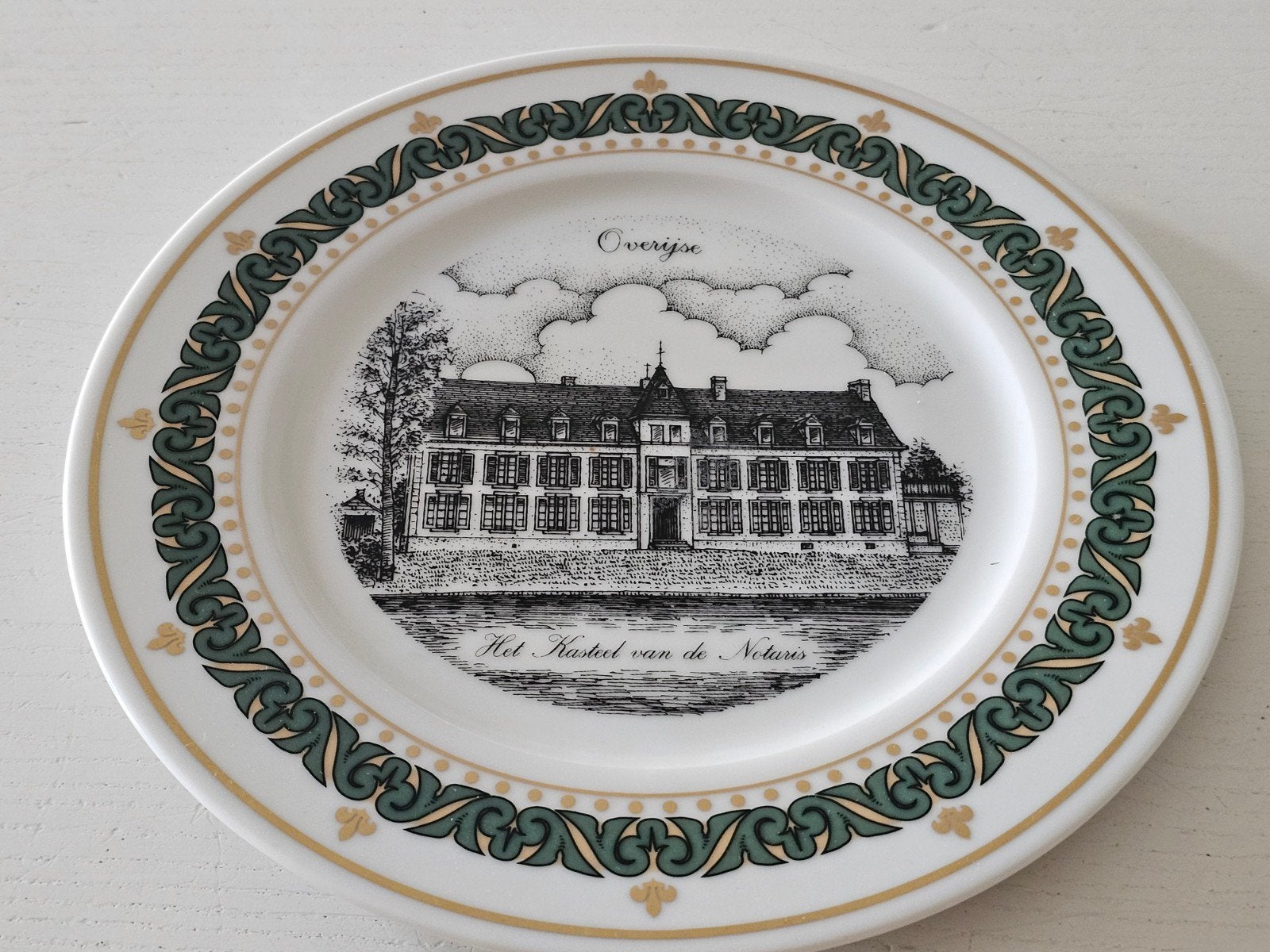 Assiette en porcelaine G. SWAENEPOEL overijse
Édition limité, Antiquités & Art, Enlèvement ou Envoi