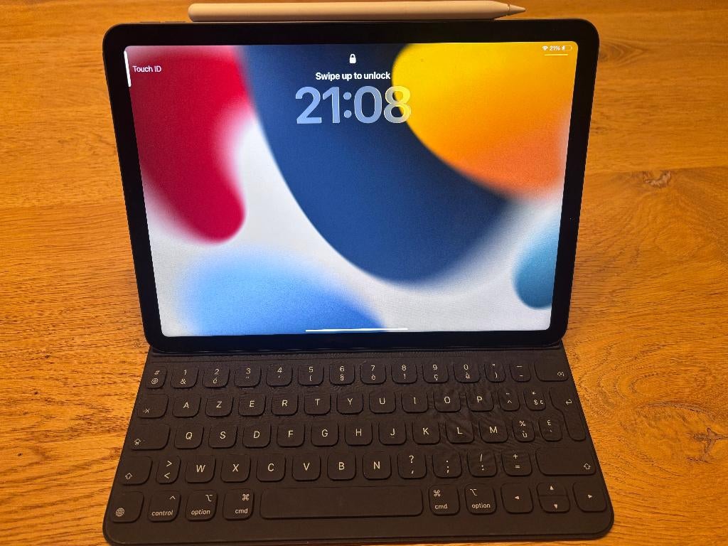 Apple iPad Air 5th gen 64GB + keyboard + pencil, Informatique & Logiciels, Apple iPad Tablettes, Gris, Apple iPad, 11 pouces, Comme neuf