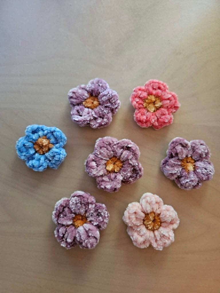 Lot 7 broches fait au crochet en forme de fleur, Hobby & Loisirs créatifs, Tricot & Crochet, Enlèvement ou Envoi, Neuf, Crochet