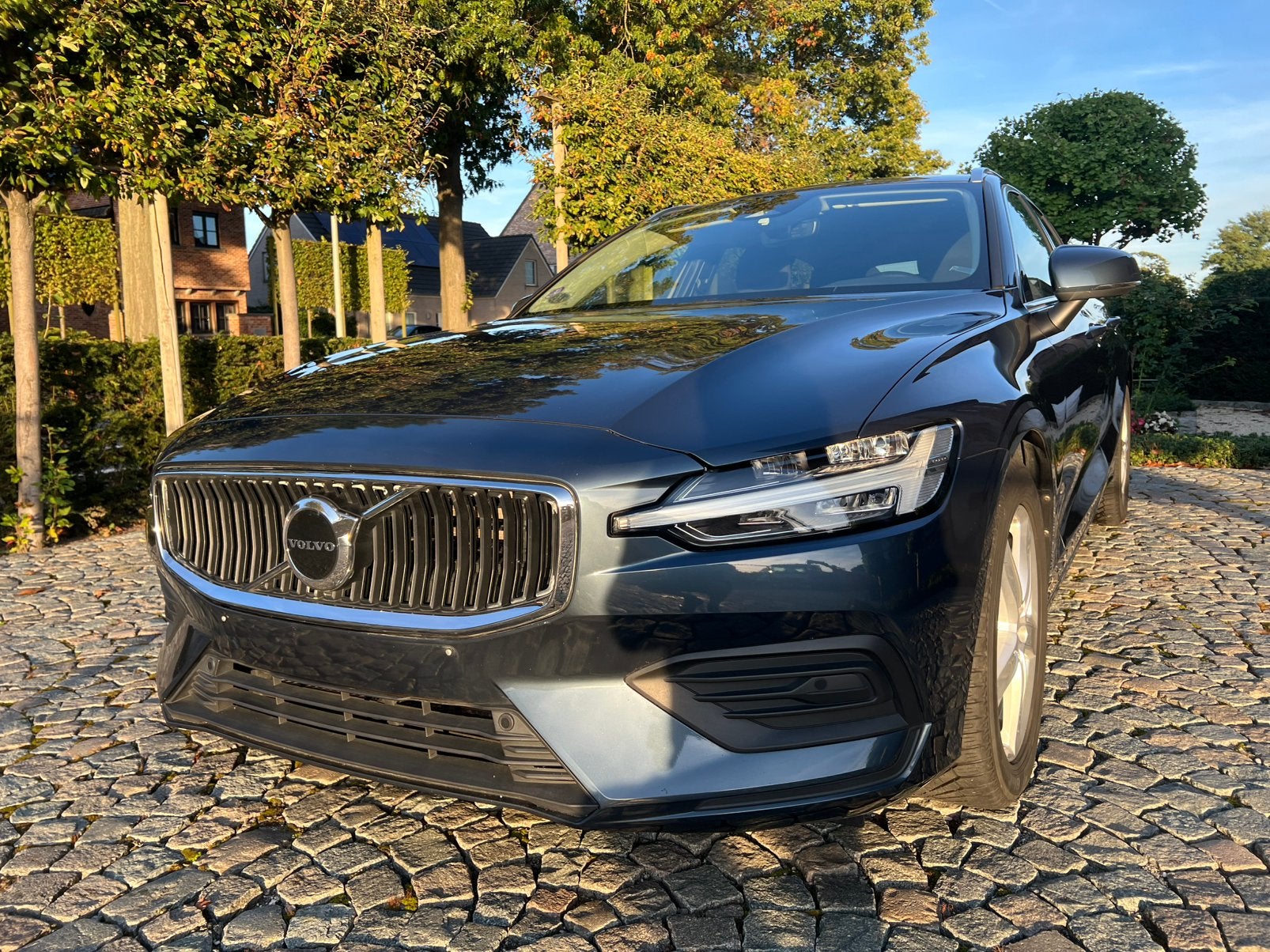 Volvo V60 core B3 2.0 benzine 2023 automaat, Auto's, Automaat, Stof, Blauw, V60