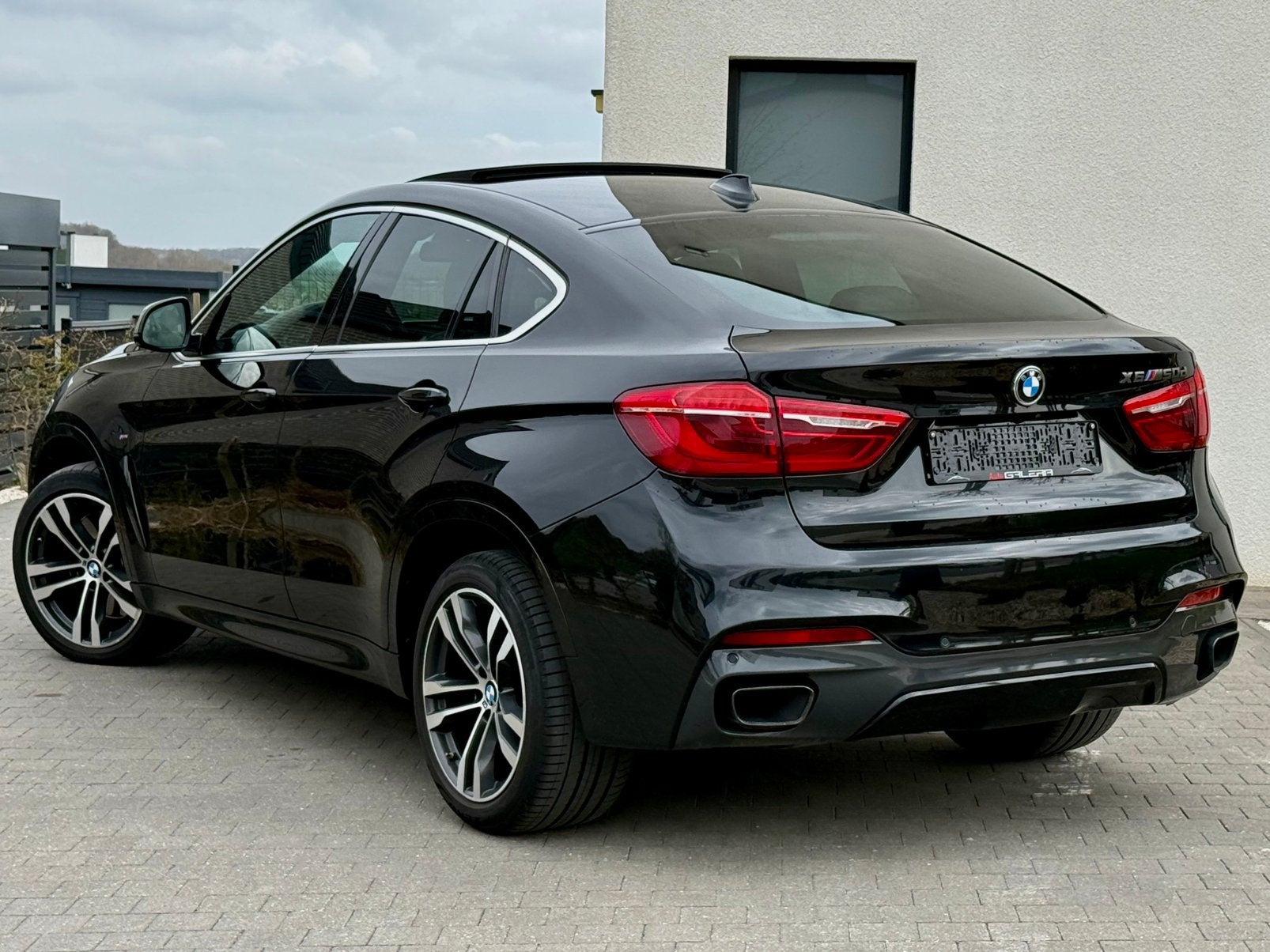 BMW X6 M50das*381CV*zonnedak*Euro6B*2016*, Auto's, Automaat, Euro 6, Zwart, Overige kleuren