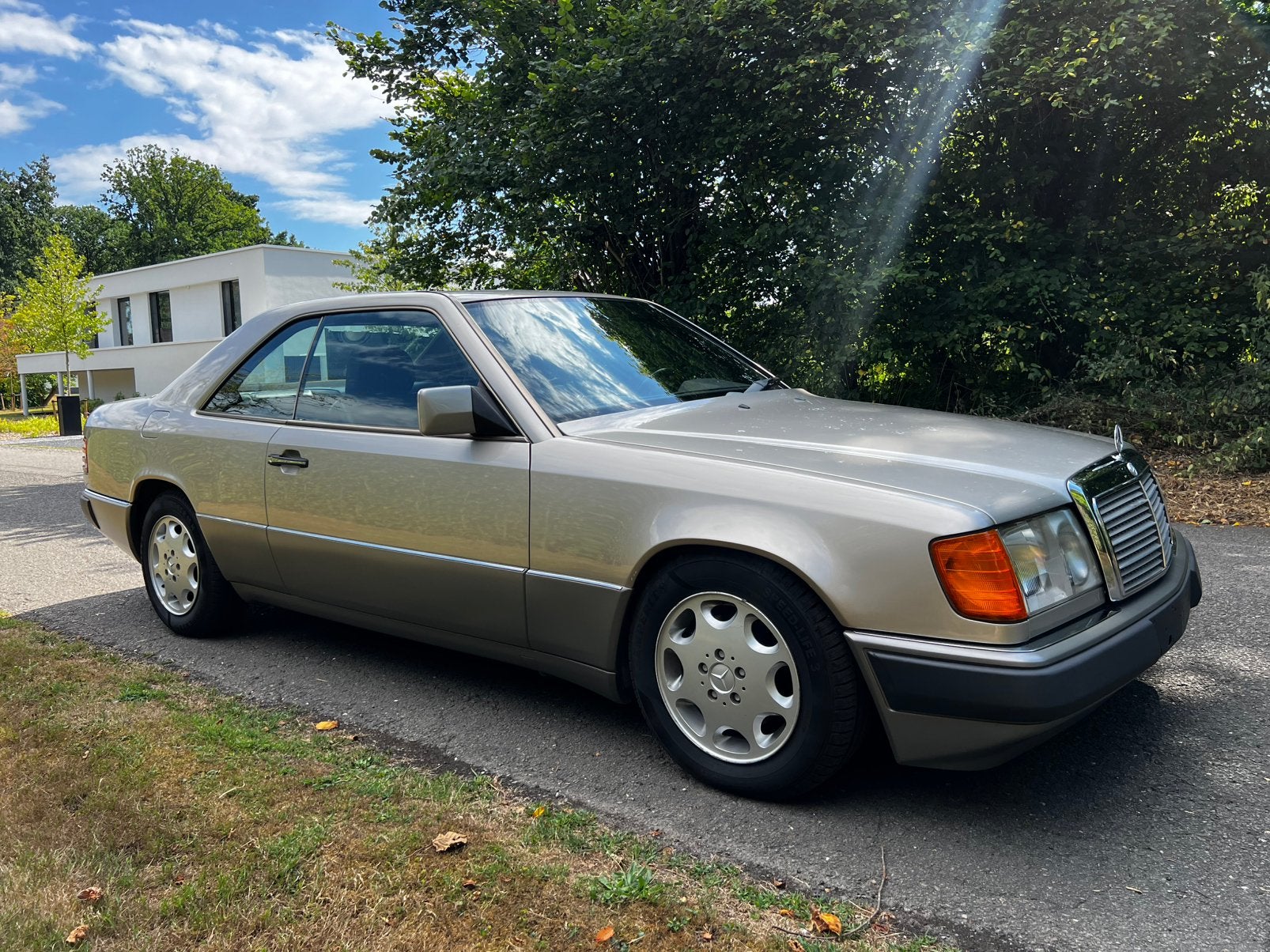 Oldtimer Mercedes W124 300CE coupé 6 cilinder automaat, Auto's, Mercedes-Benz, Automaat, Achterwielaandrijving, Zwart, Leder