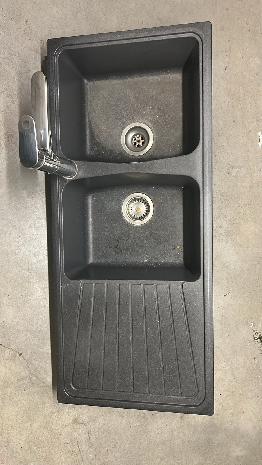 Évier de cuisine double bac à vendre – Robinet inclus, 25 à 50 cm, Gris, Moins de 100 cm, 100 à 150 cm