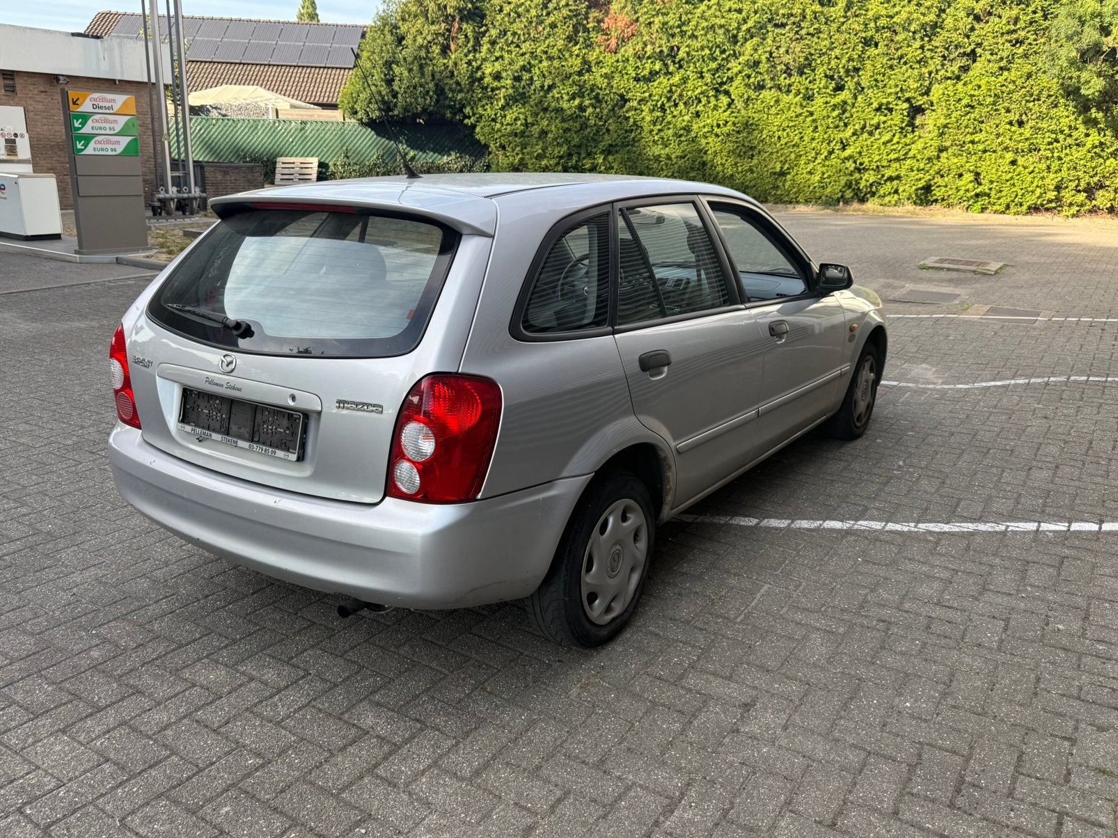 Mazda 323F, Autos, Achat, Entreprise, Essence