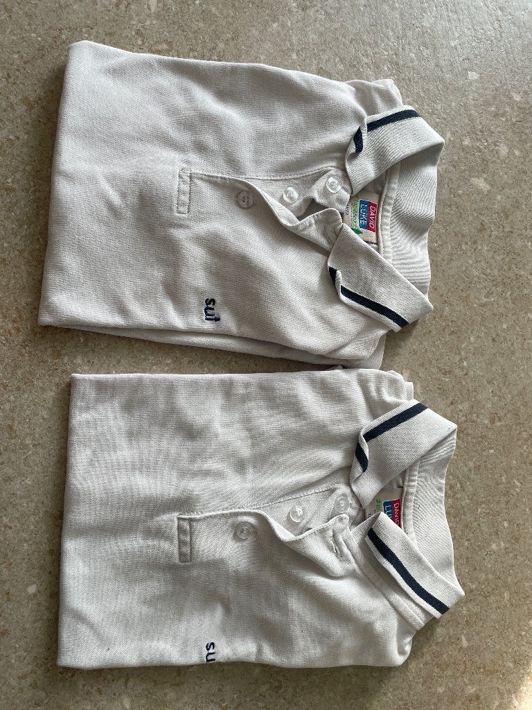 Uniform SUI 2 polo’s en 1 korte broek kleinste maten, Ophalen, Gebruikt, Overige maten