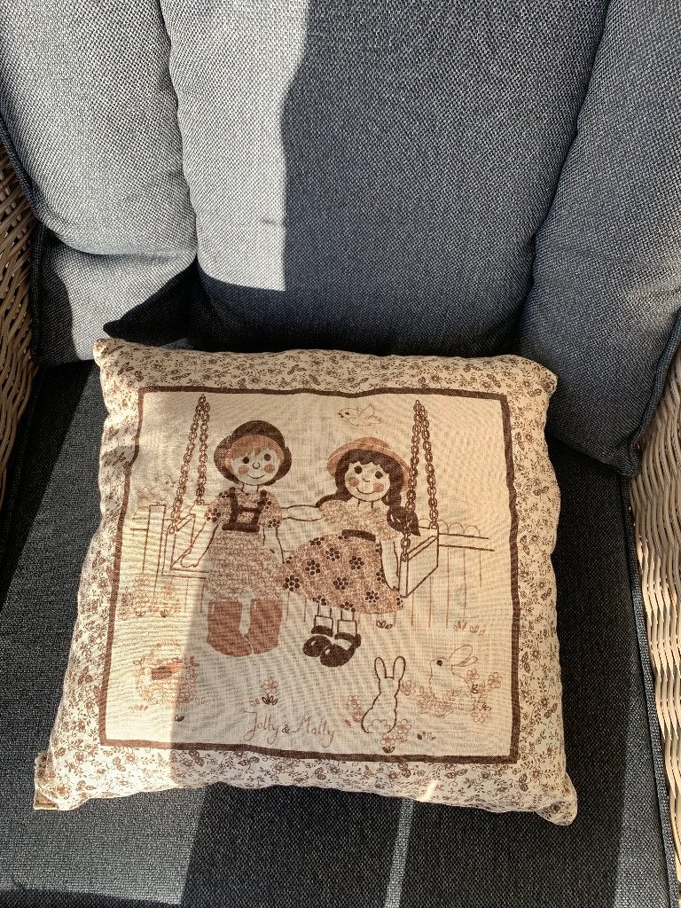 Sfeervol decoratiekussen Jolly & Molly, Huis en Inrichting, Ophalen of Verzenden, Gebruikt, Beige, Inclusief binnenkussen