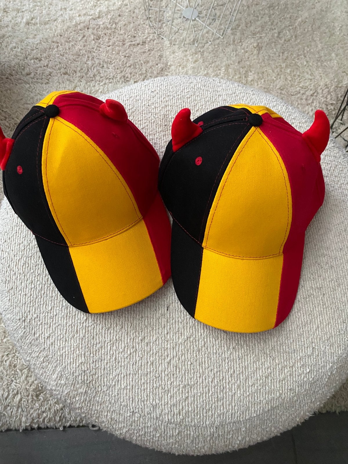 Petten Rode Duivels, Ophalen, Nieuw, One size fits all, Pet