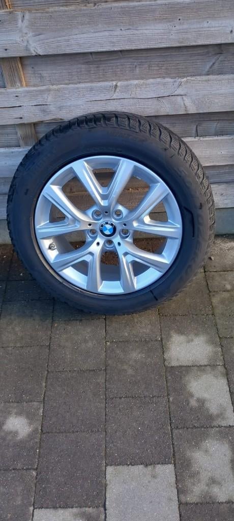 17 inch BMW velgen + winterbanden X1 F48 of X2 F39, Auto-onderdelen, Banden en Velgen, Velg(en), Winterbanden, 17 inch, 205 mm