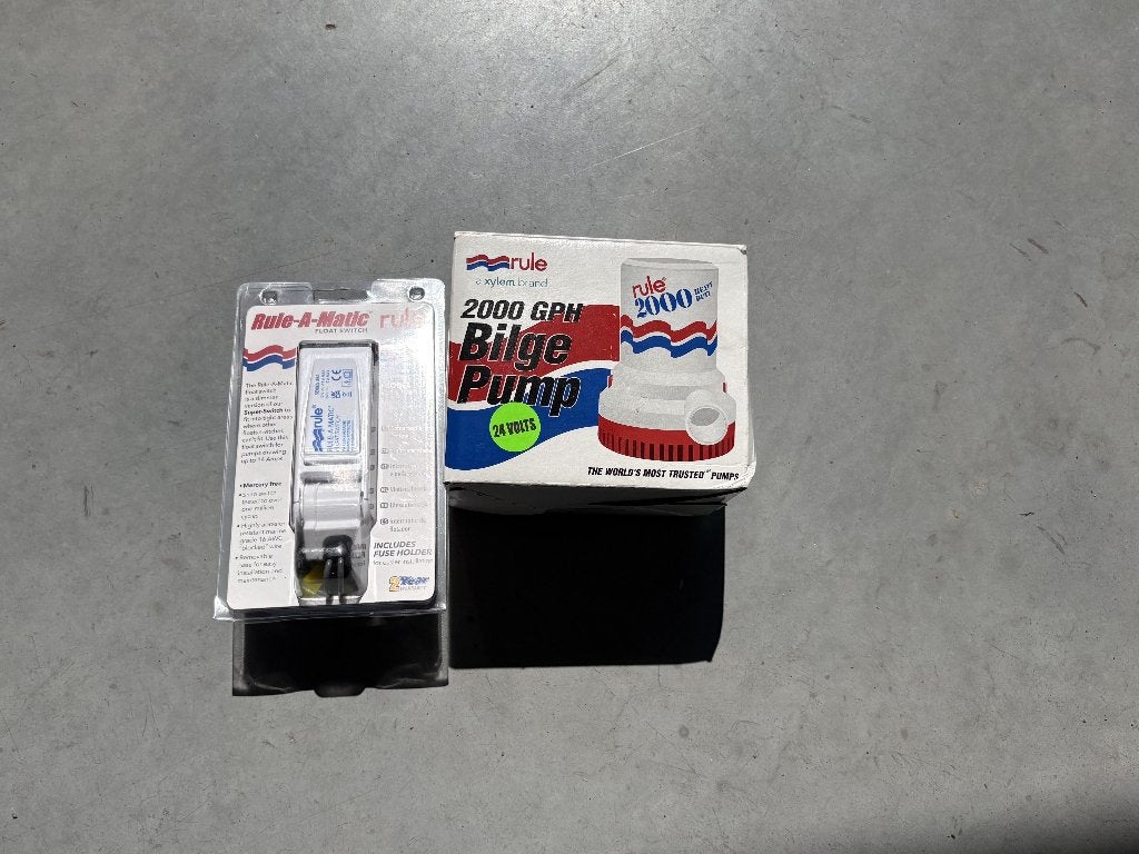 Rule 2000 Bilgepomp  24V + Rule-A-Matic vlotterschakelaar, Enlèvement, Neuf, Moteur et Technique