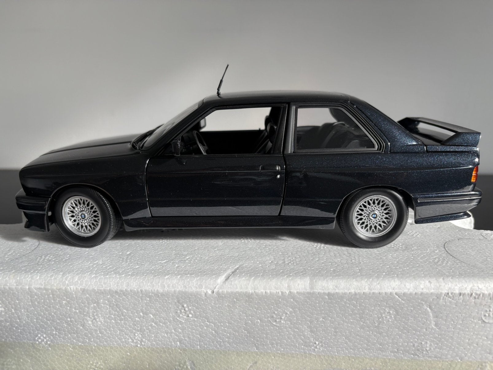 Bmw M3 E30 1/18 Minichamps, Enlèvement, Comme neuf, MiniChamps