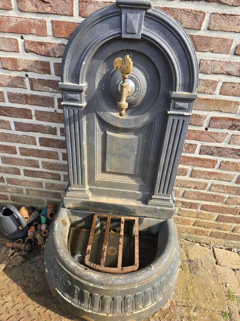 Antieke water fontein / kraan, Tuin en Terras, Ophalen, Beton, Fontein