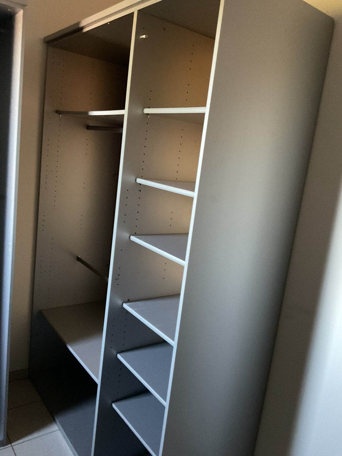 2 grijze dressingkasten met dezelfde afmetingen, Huis en Inrichting, Ophalen, Zo goed als nieuw