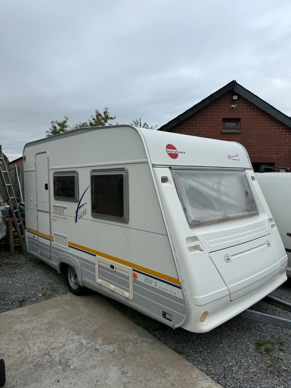 Caravane burstner -750 kg, 2 lits séparés, Poêle, Jusqu'à 4 m, Particulier