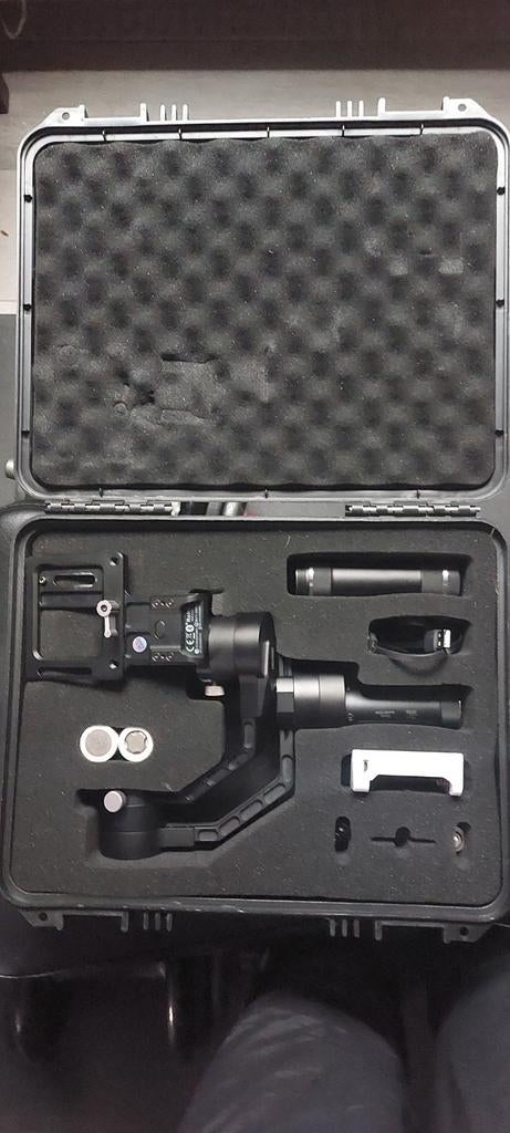 Cardan Zhiyun Crane, Enlèvement