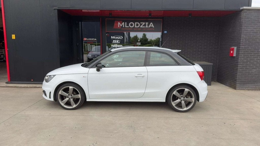 Audi A1 S line 1.6 TDi (bj 2014), Voorwielaandrijving, Stof, Zwart, 4 cilinders