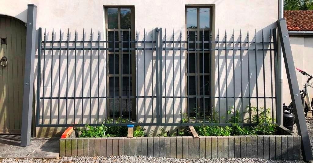 POORT MET LOOPPOORT, Tuin en Terras, Ophalen, IJzer, Draaipoort