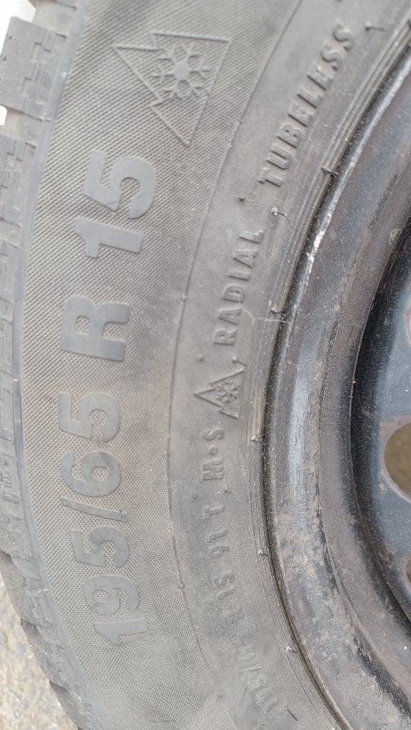 Pneus d'hiver sur jantes Skoda Otavia 195/65 R15, Autos : Pièces & Accessoires, 15 pouces, Pneus hiver, Véhicule de tourisme, Enlèvement
