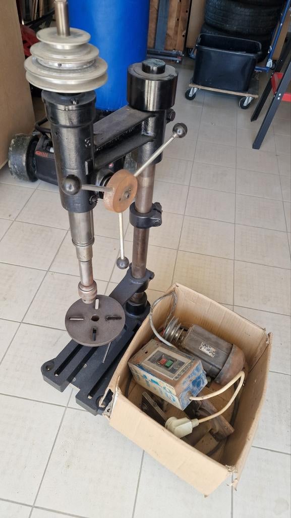 Indistrueel boormachine 3 fasig brevete sgdg, Enlèvement, Perceuse