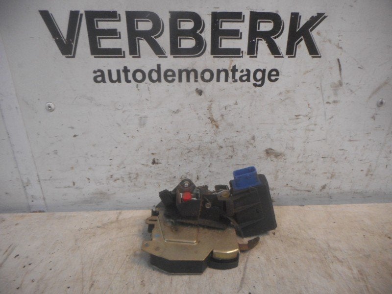 SERRURE DE PORTE ARRIÈRE GAUCHE BMW 3 serie (E36 / 4), Autos : Pièces & Accessoires, Arrière, Utilisé, BMW, Petuelring 130
80809  München, DE