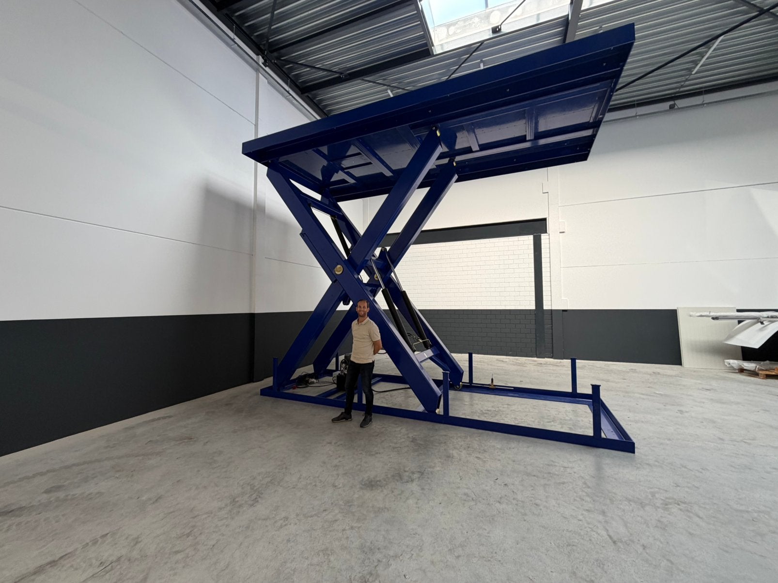 Autolift goederenlift schaarlift, Ophalen