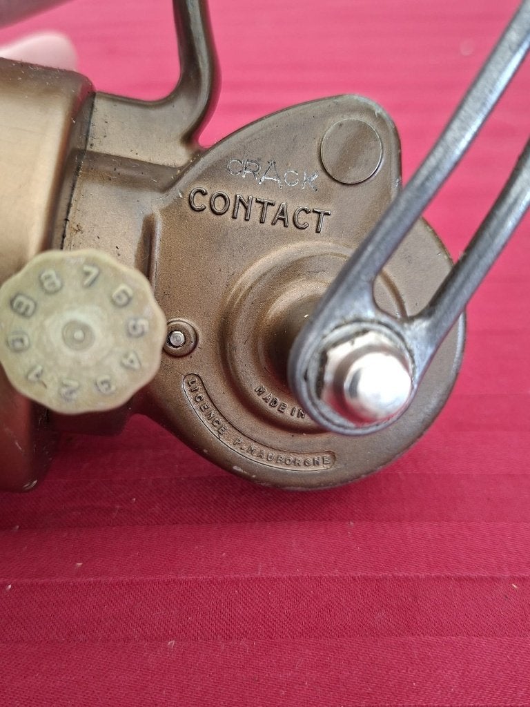 Moulinet de pêche français vintage Crack Contact, Enlèvement ou Envoi, Utilisé, Moulinet