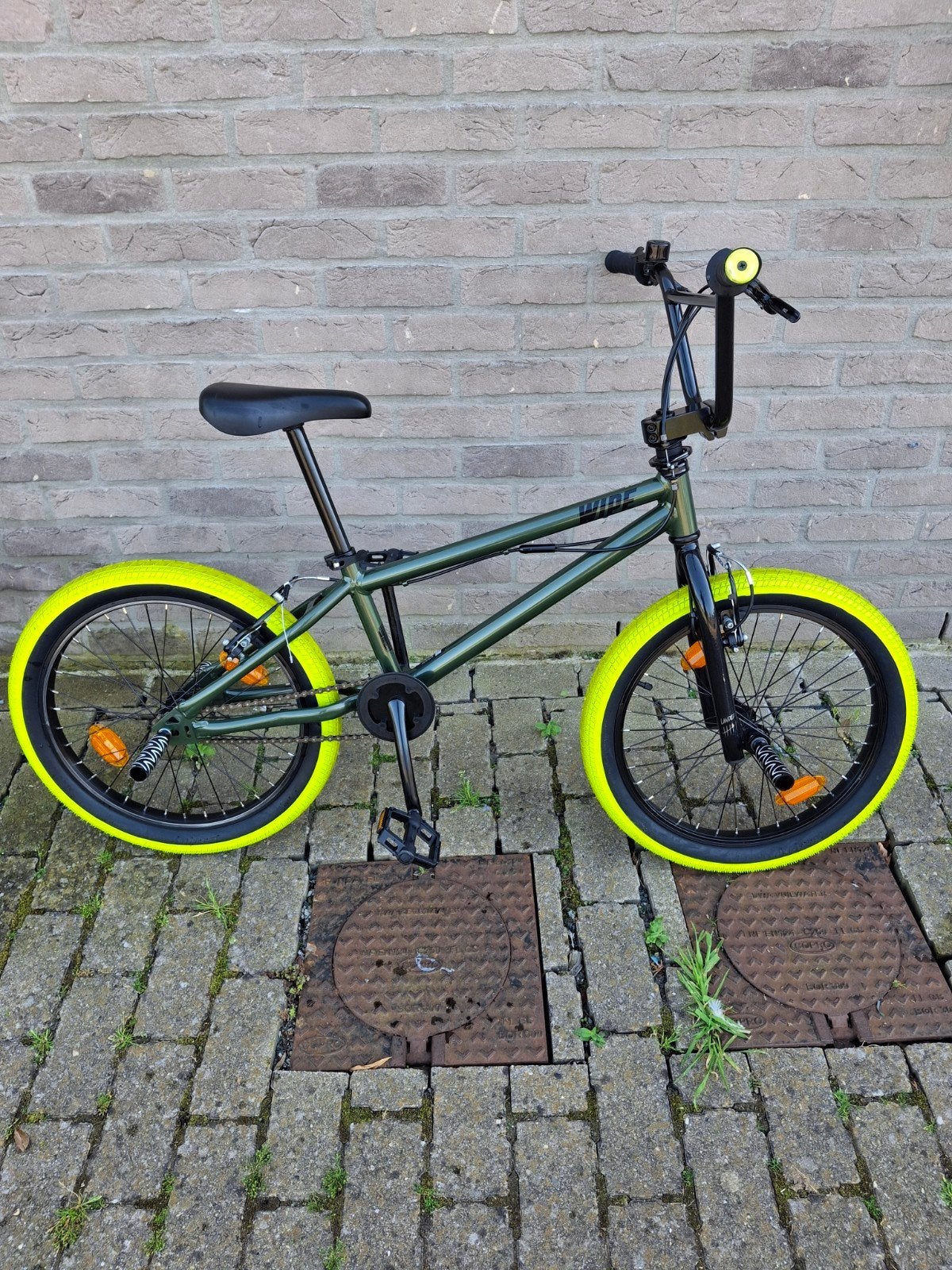 Bmx Wide, Enlèvement