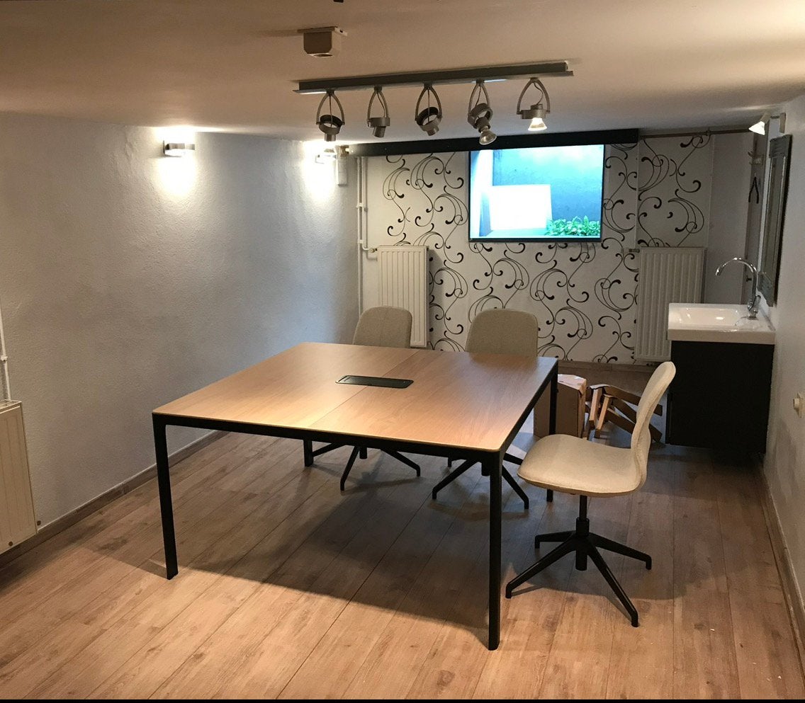 Mooie vierkante vergadertafel met 6 luxe stoelen, Vergader- of Presentatieruimte, Ophalen, Gebruikt, Tafel