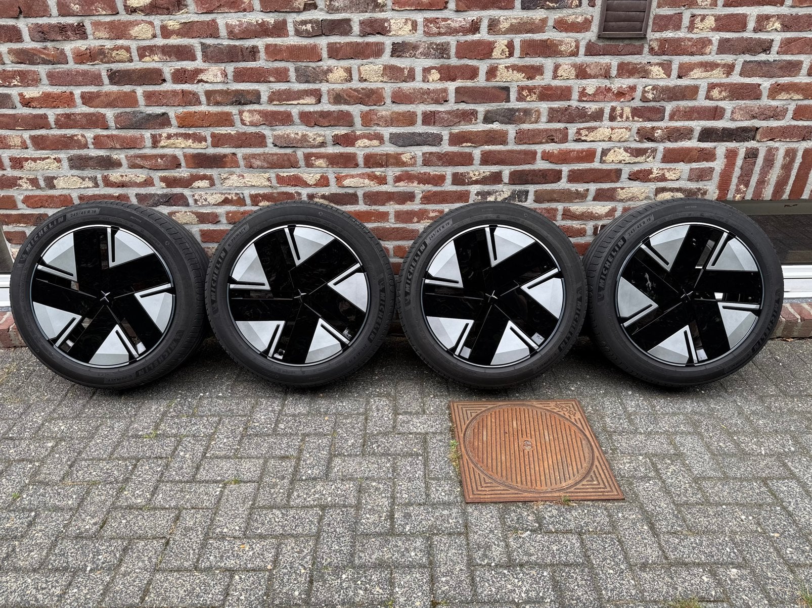 Polestar Aerovelgen 2025/26 met zomerbanden Michellin e-Prim, Auto-onderdelen, Banden en Velgen, Ophalen, Zomerbanden, Band(en)