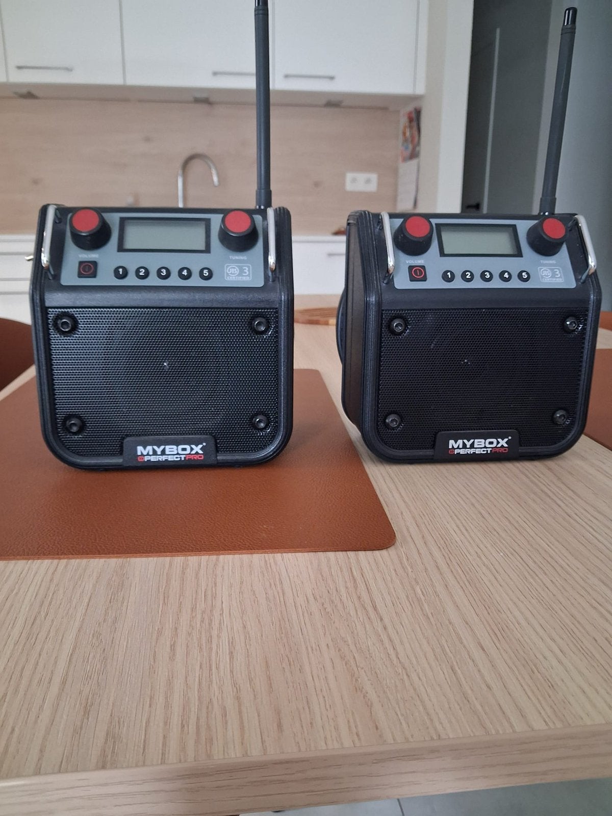 2 Draagbare radio’s, Ophalen, Zo goed als nieuw, Radio