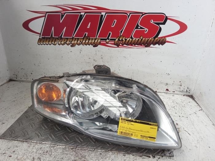Phare droit d'un Audi A4, -, -, 3 mois de garantie, Audi