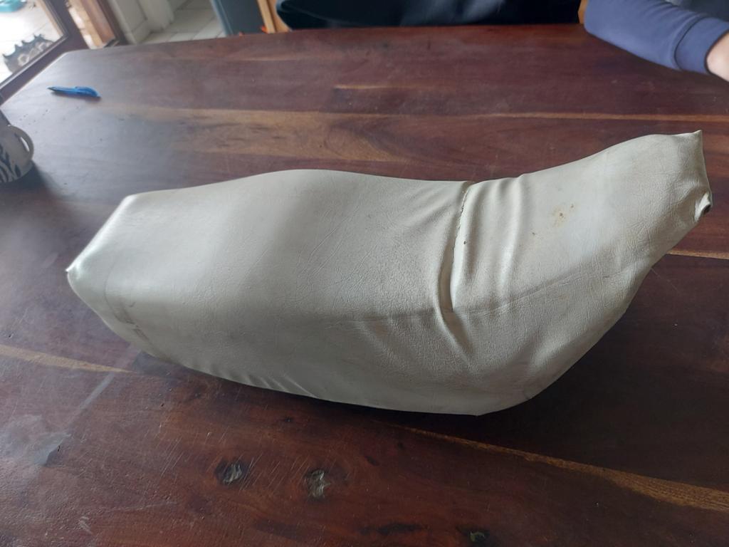 Originele zadel kawasaki ar50, Fietsen en Brommers, Ophalen