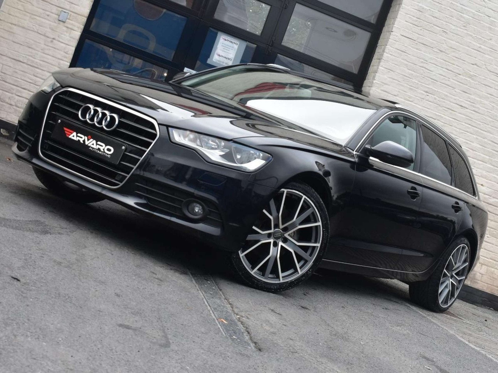 Audi A6 2.0 TDi S-Tronic / Pano Dak / Leder / Navi / Trekhaa, Auto's, Euro 5, Gebruikt, 4 cilinders, Zwart